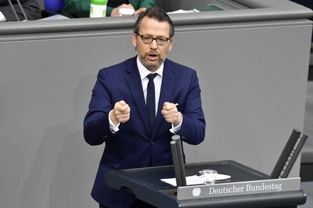 212. Sitzung des Deutschen Bundestages in Berlin