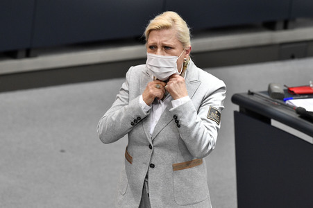 212. Sitzung des Deutschen Bundestages in Berlin