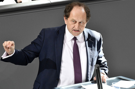 212. Sitzung des Deutschen Bundestages in Berlin