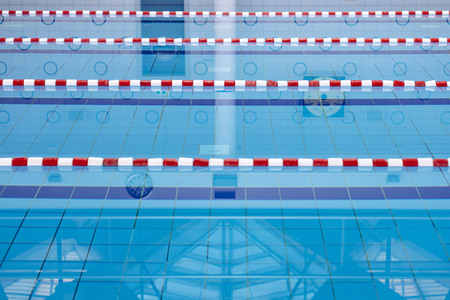 Symbolfoto Schwimmbad