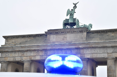 Autodemo vom Aktionsbündnis 'Alarmstufe Rot' in Berlin