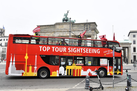 Autodemo vom Aktionsbündnis 'Alarmstufe Rot' in Berlin