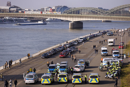 Autokorso gegen Corona-Maßnahmen in Köln