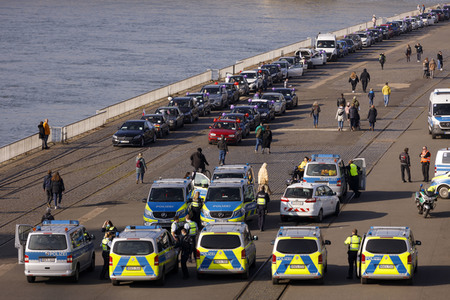 Autokorso gegen Corona-Maßnahmen in Köln