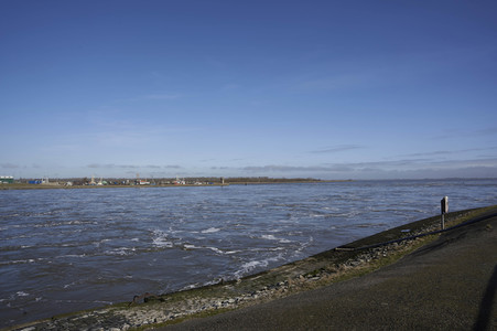 Das Eider-Sperrwerk in Wesselburenerkoog
