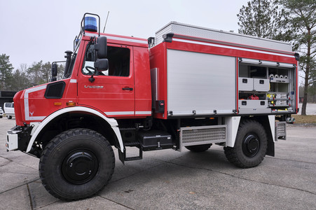 Übergabe eines Waldbrandlöschfahrzeuges an die Feuerwehr in Celle