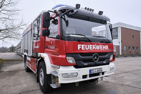 Übergabe eines Waldbrandlöschfahrzeuges an die Feuerwehr in Celle