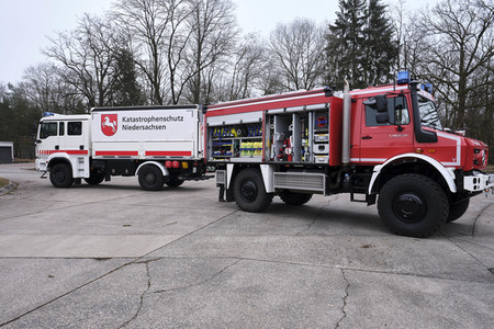 Übergabe eines Waldbrandlöschfahrzeuges an die Feuerwehr in Celle