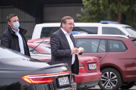 Übergabe eines Waldbrandlöschfahrzeuges an die Feuerwehr in Celle