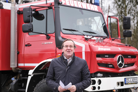 Übergabe eines Waldbrandlöschfahrzeuges an die Feuerwehr in Celle