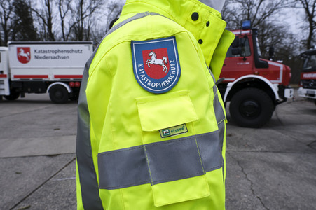 Übergabe eines Waldbrandlöschfahrzeuges an die Feuerwehr in Celle