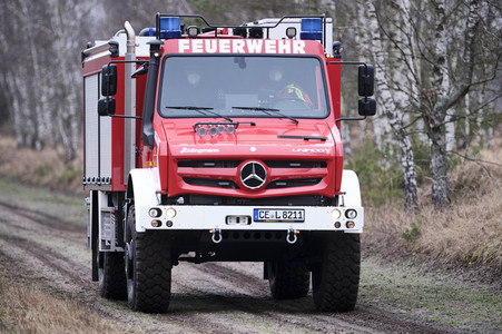 Übergabe eines Waldbrandlöschfahrzeuges an die Feuerwehr in Celle