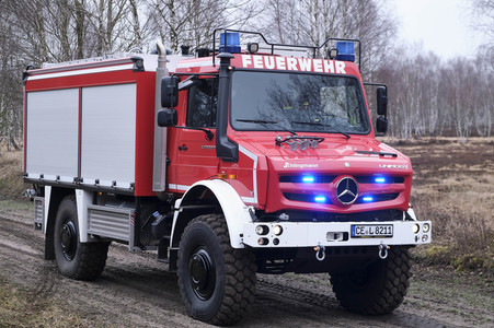 Übergabe eines Waldbrandlöschfahrzeuges an die Feuerwehr in Celle