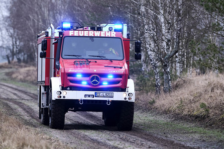 Übergabe eines Waldbrandlöschfahrzeuges an die Feuerwehr in Celle