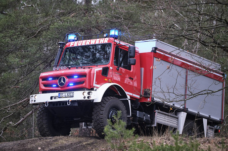 Übergabe eines Waldbrandlöschfahrzeuges an die Feuerwehr in Celle