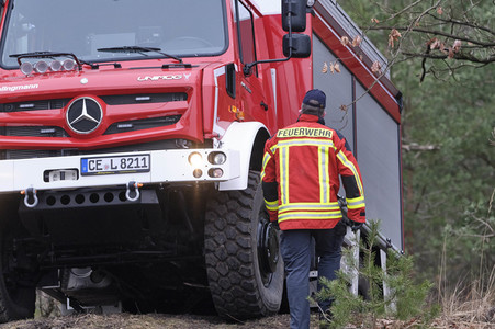 Übergabe eines Waldbrandlöschfahrzeuges an die Feuerwehr in Celle