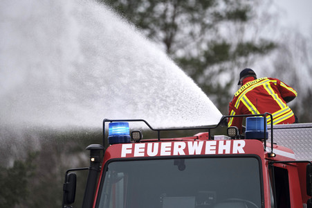 Übergabe eines Waldbrandlöschfahrzeuges an die Feuerwehr in Celle