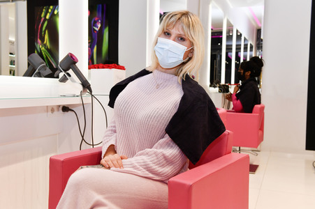 Friseurbesuch von Arielle Rippegather in Berlin