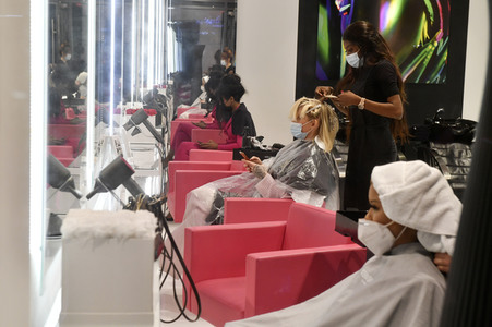 Friseurbesuch von Arielle Rippegather in Berlin