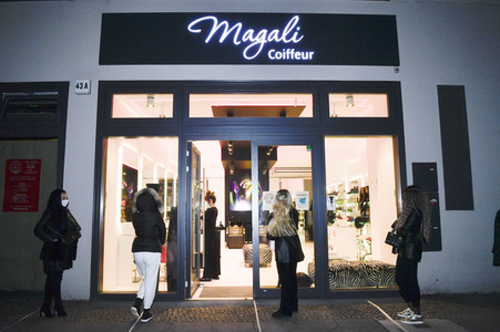 Friseurbesuch von Arielle Rippegather in Berlin