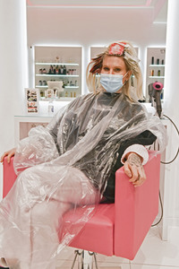 Friseurbesuch von Arielle Rippegather in Berlin