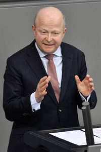 214. Sitzung des Deutschen Bundestages in Berlin