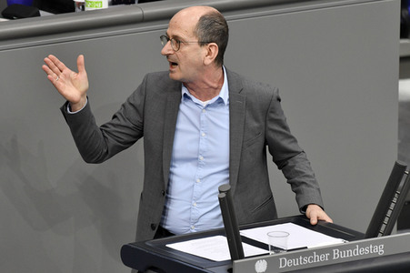 214. Sitzung des Deutschen Bundestages in Berlin