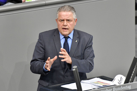 214. Sitzung des Deutschen Bundestages in Berlin