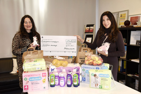 Scheck- und Spendenübergabe an durch die Corona-Krise in Not geratene Kinder und Jugendliche in München