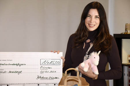 Scheck- und Spendenübergabe an durch die Corona-Krise in Not geratene Kinder und Jugendliche in München