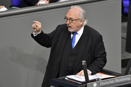 215. Sitzung des Deutschen Bundestages in Berlin