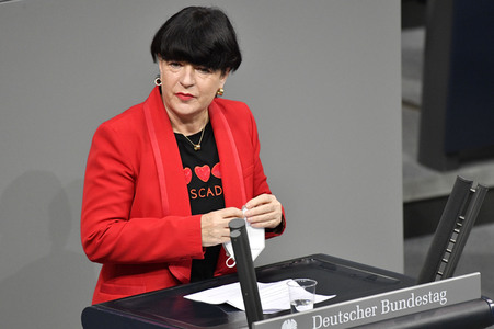 215. Sitzung des Deutschen Bundestages in Berlin