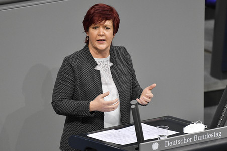 215. Sitzung des Deutschen Bundestages in Berlin