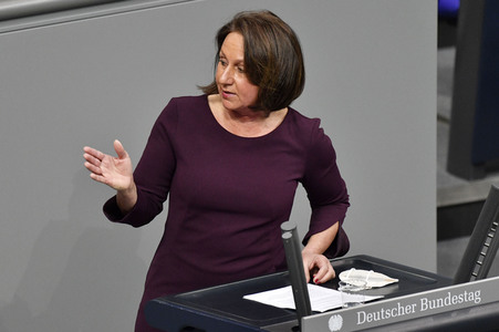 215. Sitzung des Deutschen Bundestages in Berlin