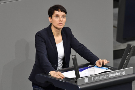 215. Sitzung des Deutschen Bundestages in Berlin