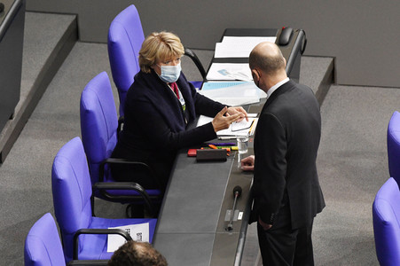 215. Sitzung des Deutschen Bundestages in Berlin