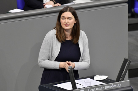 215. Sitzung des Deutschen Bundestages in Berlin