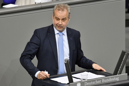 215. Sitzung des Deutschen Bundestages in Berlin