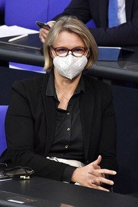 215. Sitzung des Deutschen Bundestages in Berlin