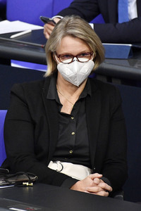 215. Sitzung des Deutschen Bundestages in Berlin