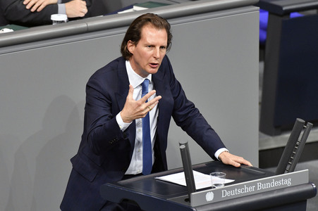 215. Sitzung des Deutschen Bundestages in Berlin