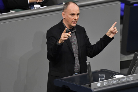 215. Sitzung des Deutschen Bundestages in Berlin