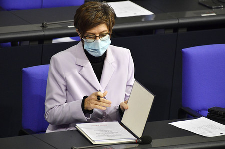 215. Sitzung des Deutschen Bundestages in Berlin