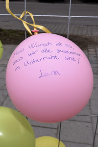 Luftballon-Aktion gegen Corona-Frust in Haar