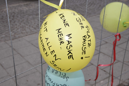 Luftballon-Aktion gegen Corona-Frust in Haar