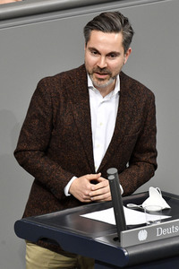 215. Sitzung des Deutschen Bundestages in Berlin