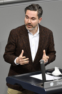 215. Sitzung des Deutschen Bundestages in Berlin