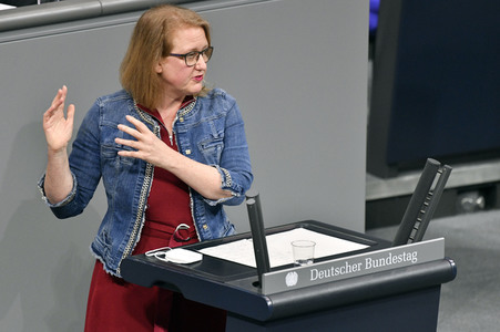 215. Sitzung des Deutschen Bundestages in Berlin