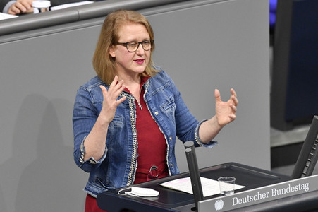 215. Sitzung des Deutschen Bundestages in Berlin