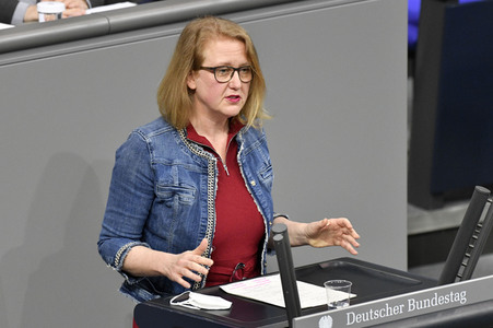 215. Sitzung des Deutschen Bundestages in Berlin